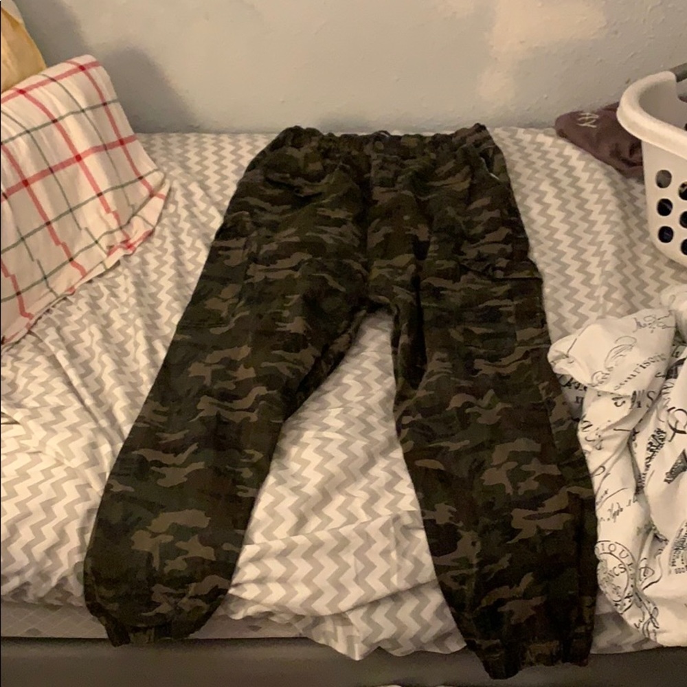 Camoe pants